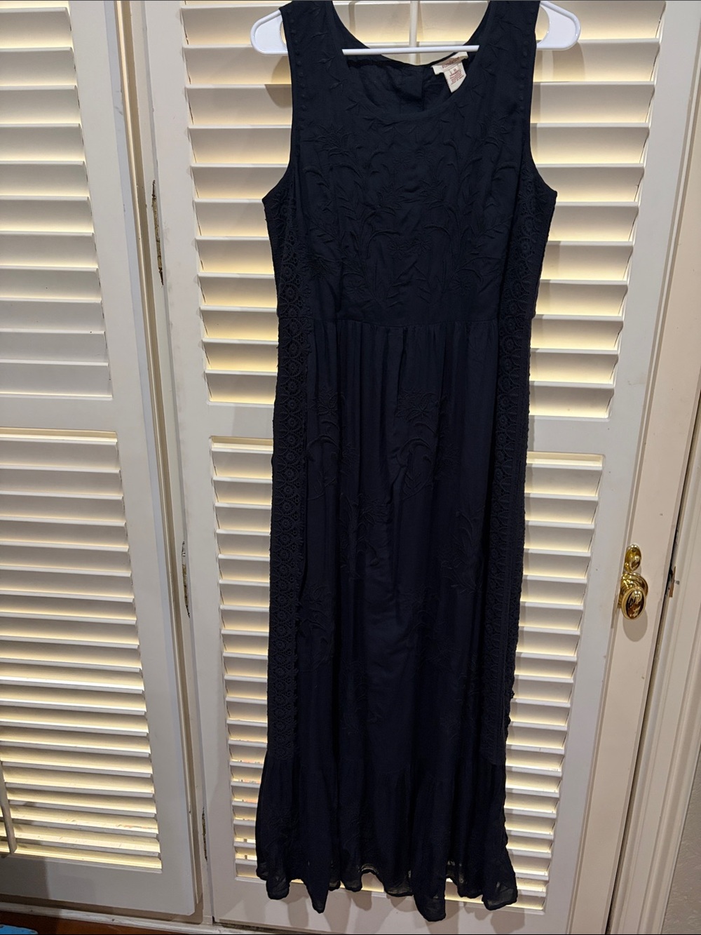 Sundance Sleeveless Black Maxi Dress with Lace Panels,front pockets. Size 8